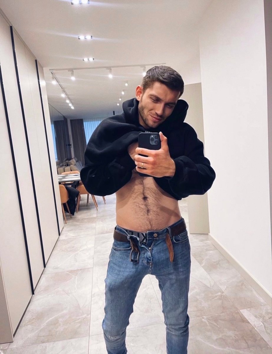 send 'Hey' and get my 🍭 picc in DMs