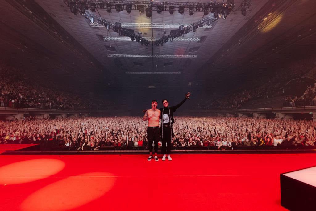prokristinacia's tweet photo. we have a photo i wanna cryyyyyyyyy!!! #clancyvienna https://t.co/6l0u52rT4E