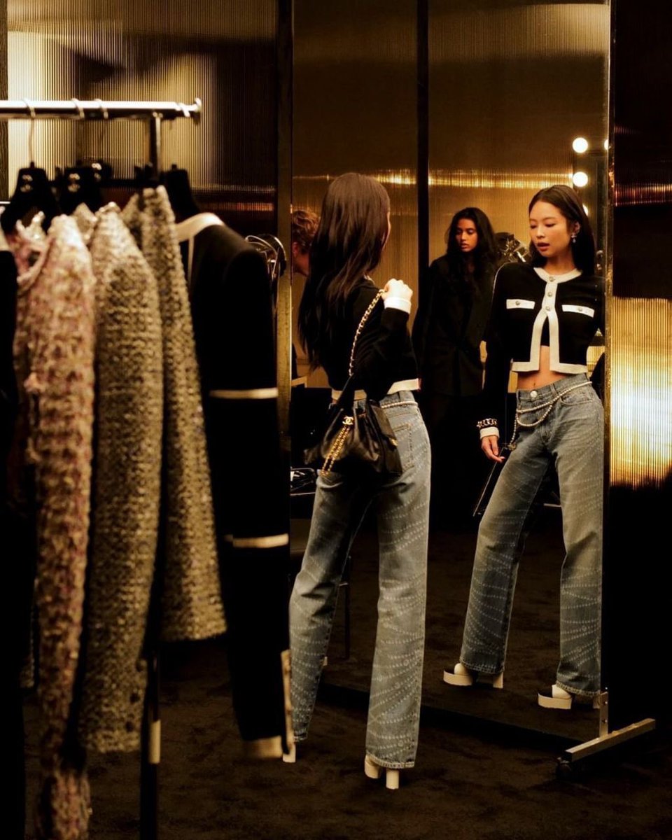 STARLIGHTTTE's tweet photo. The one and only fashion icon JENNIE KIM ✨

A thread 🧵: https://t.co/HXNSUI65CK
