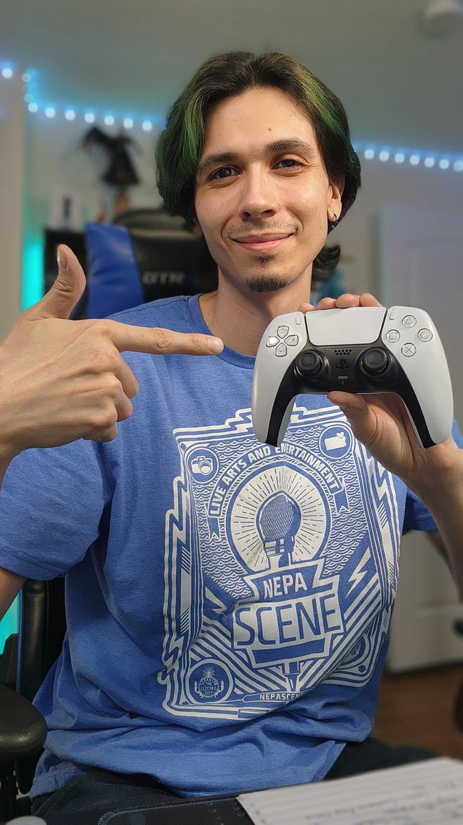 I am LIVE! 🔴
This is my trusty Chrono Trigger-defeating dualsense. Today is the day! Come witness the end and talk with us about who/what got you into video games. It's time to share your story and be part of ours 🎮✨
Twitch.tv/fencechild