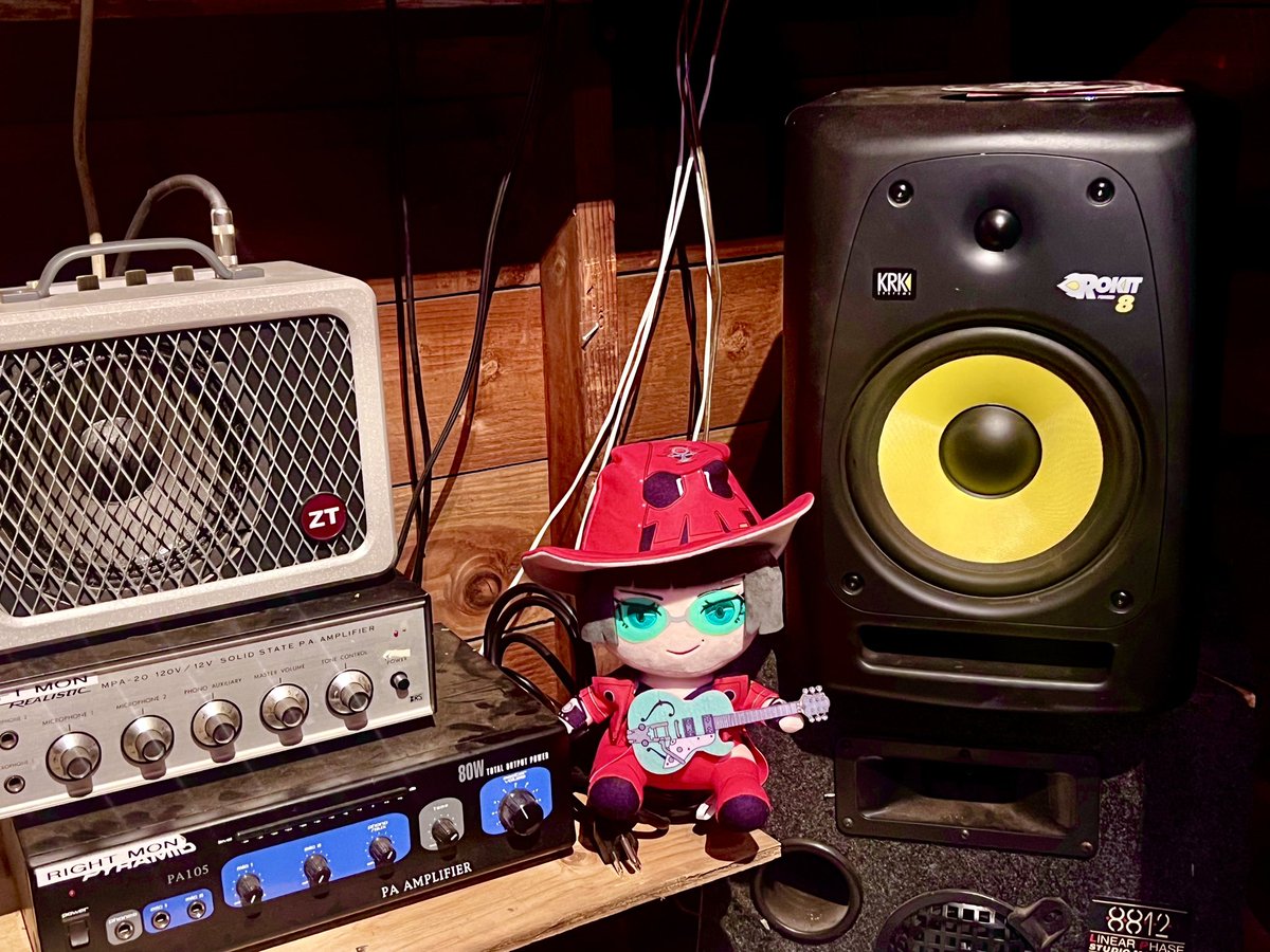 HevenLEEmercury's tweet photo. She thinks she’s so cool with her stupid little guitar #guiltygear #guiltygearino https://t.co/RxYzEFccFQ