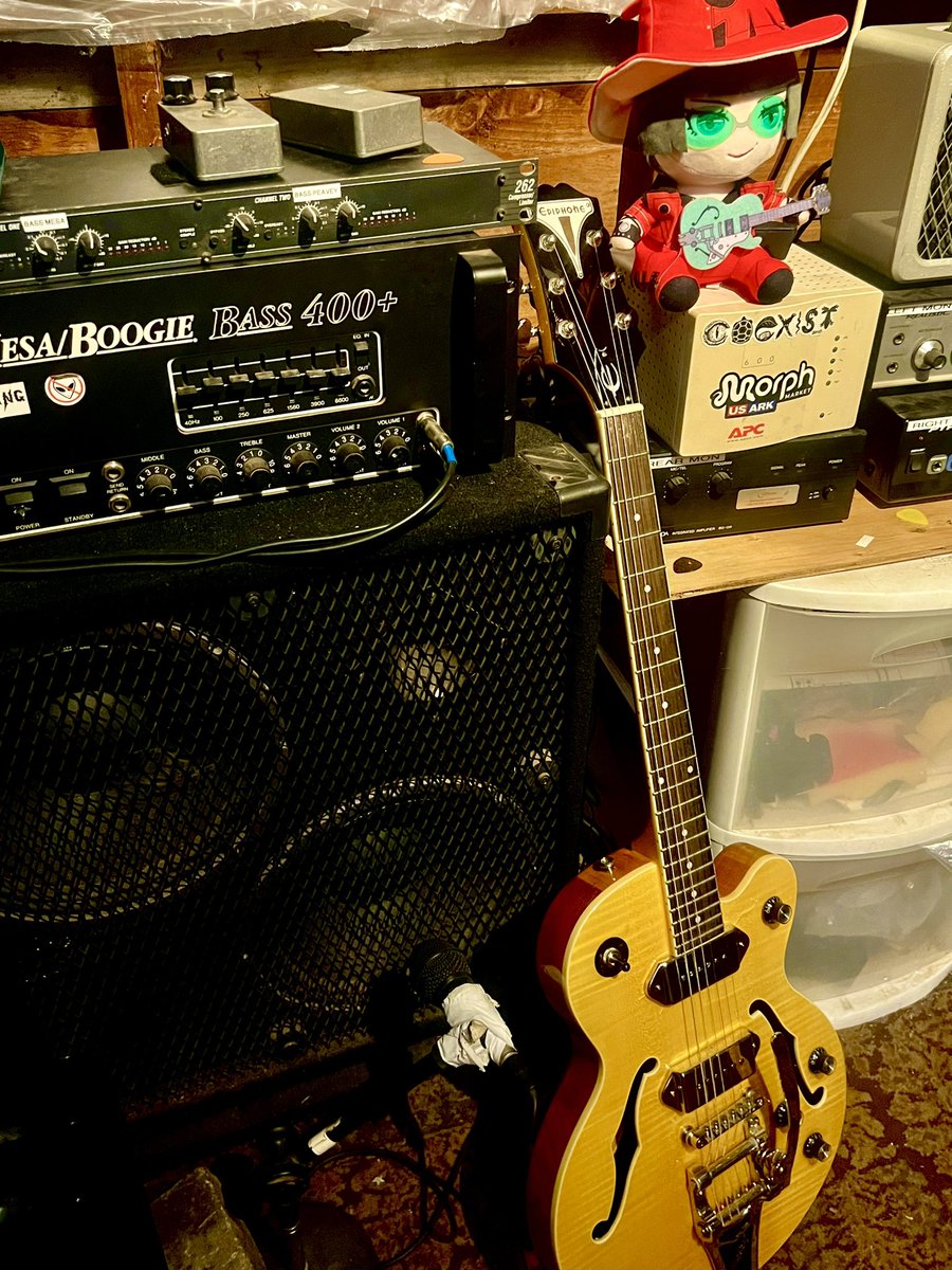 HevenLEEmercury's tweet photo. She thinks she’s so cool with her stupid little guitar #guiltygear #guiltygearino https://t.co/RxYzEFccFQ