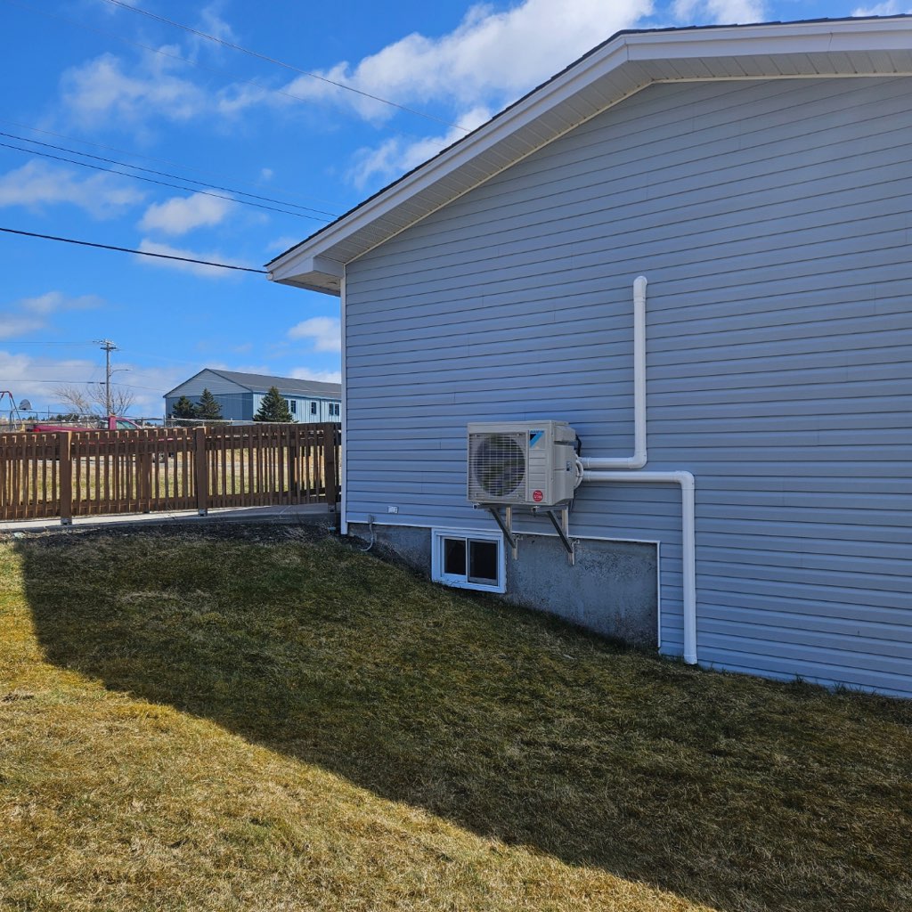 Hot Frost installed mini splits at my parents' house today. The best service. 

facebook.com/share/1BvTnZWM…

hotfrostheatpumps.ca