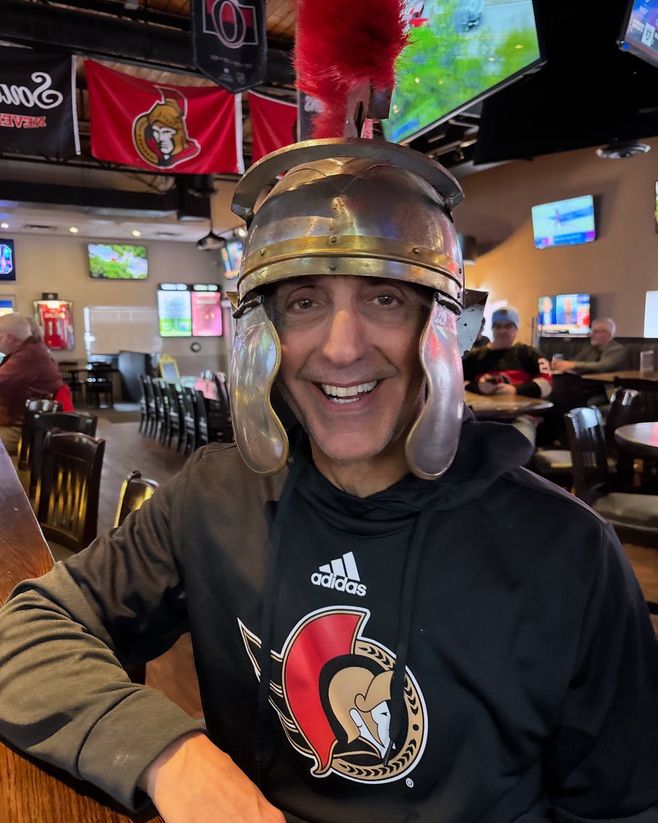 The owner, Tasso Vasilas, is geared up and game-day ready in true Sens style!🙌  Go Sens Go! ⚫️🔴

#gamenightincanada #hometownsportsg #ottawaeats