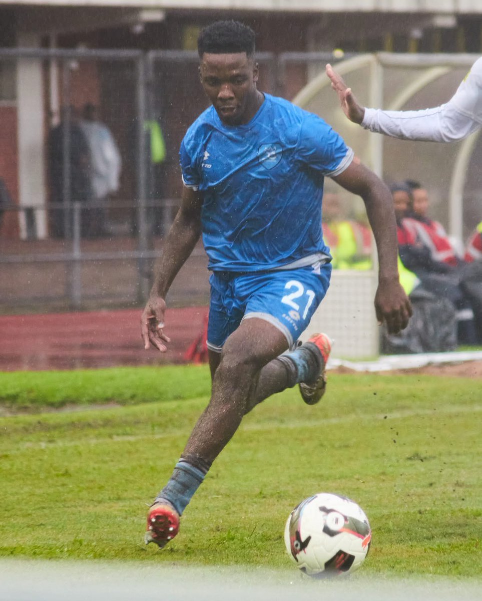 🚨 SAD NEWS 🕊️

Durban City Football Club midfielder Sinamandla Zondi passed away this evening.

Condolences 💐 💐 to the family, friends, and football fraternity.

#Championship 🟡