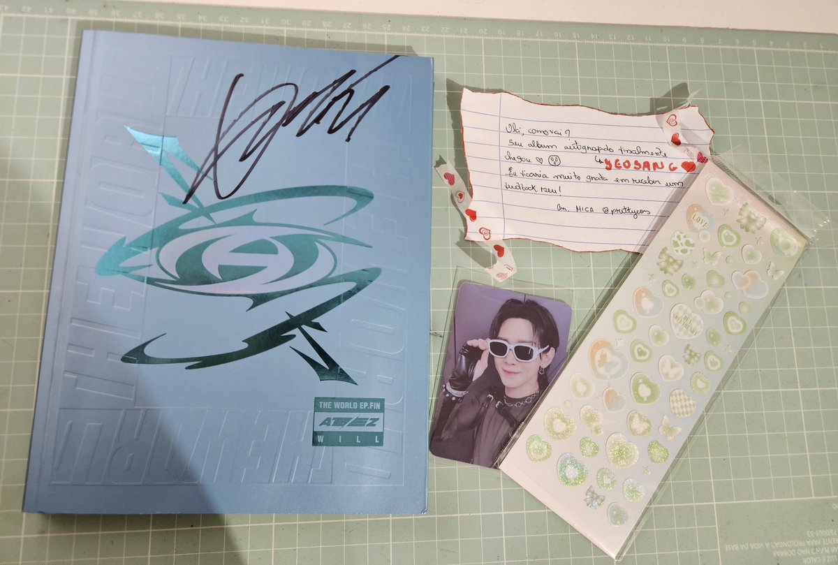 Feedback SUPER positivo para <a href="/prettyeos/">mica.</a> que me vendeu esse álbum autografado, chegou tudo direitinho e muito bem embalado🥺🥺🫶🏻🫶🏻