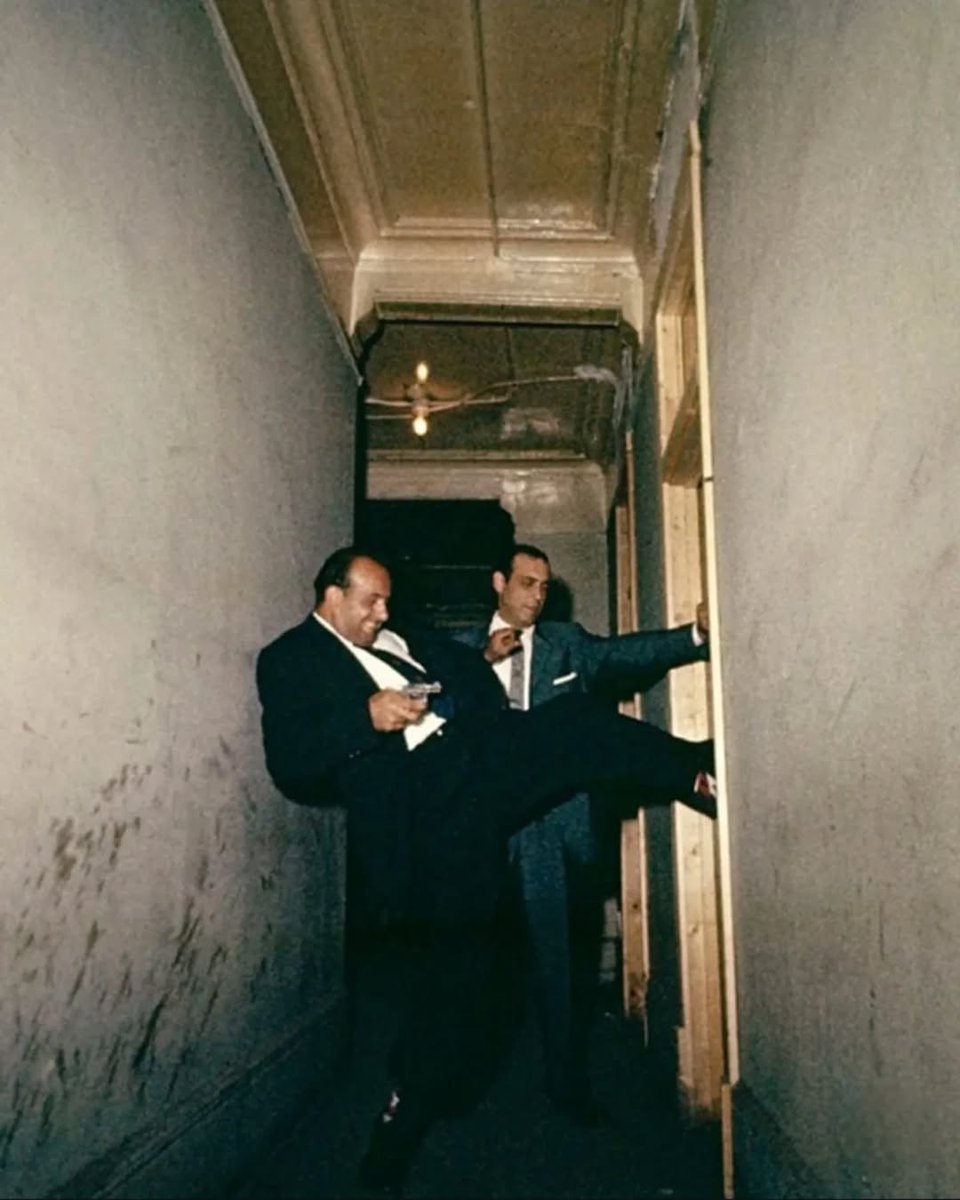 vikare06's tweet image. Photographs of police and criminals in New York in the late 50s by Gordon Parks