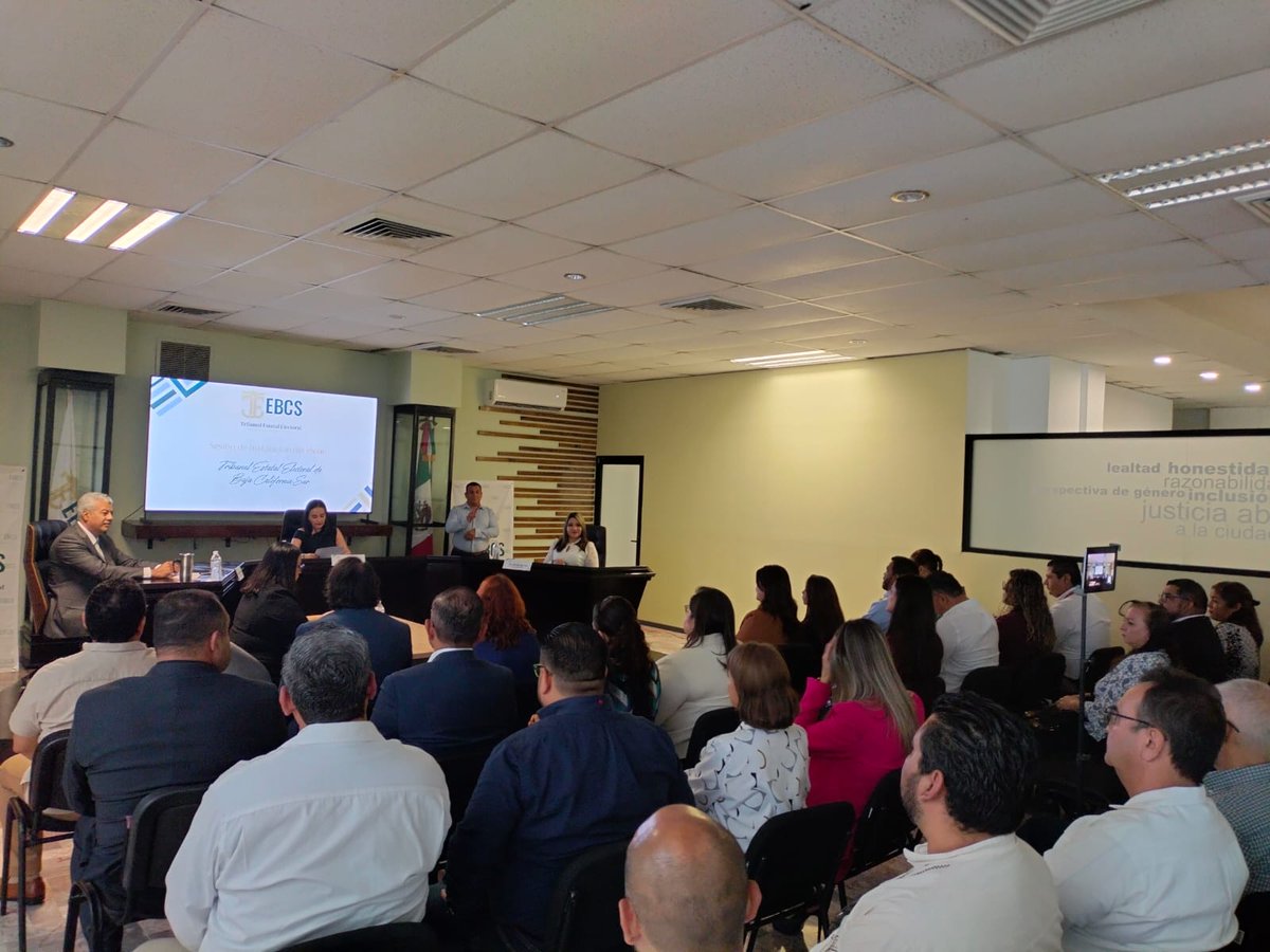 #EntéraTEEBCS 📷

Hoy se llevó a cabo la sesión de instalación del Pleno del TEEBCS.
