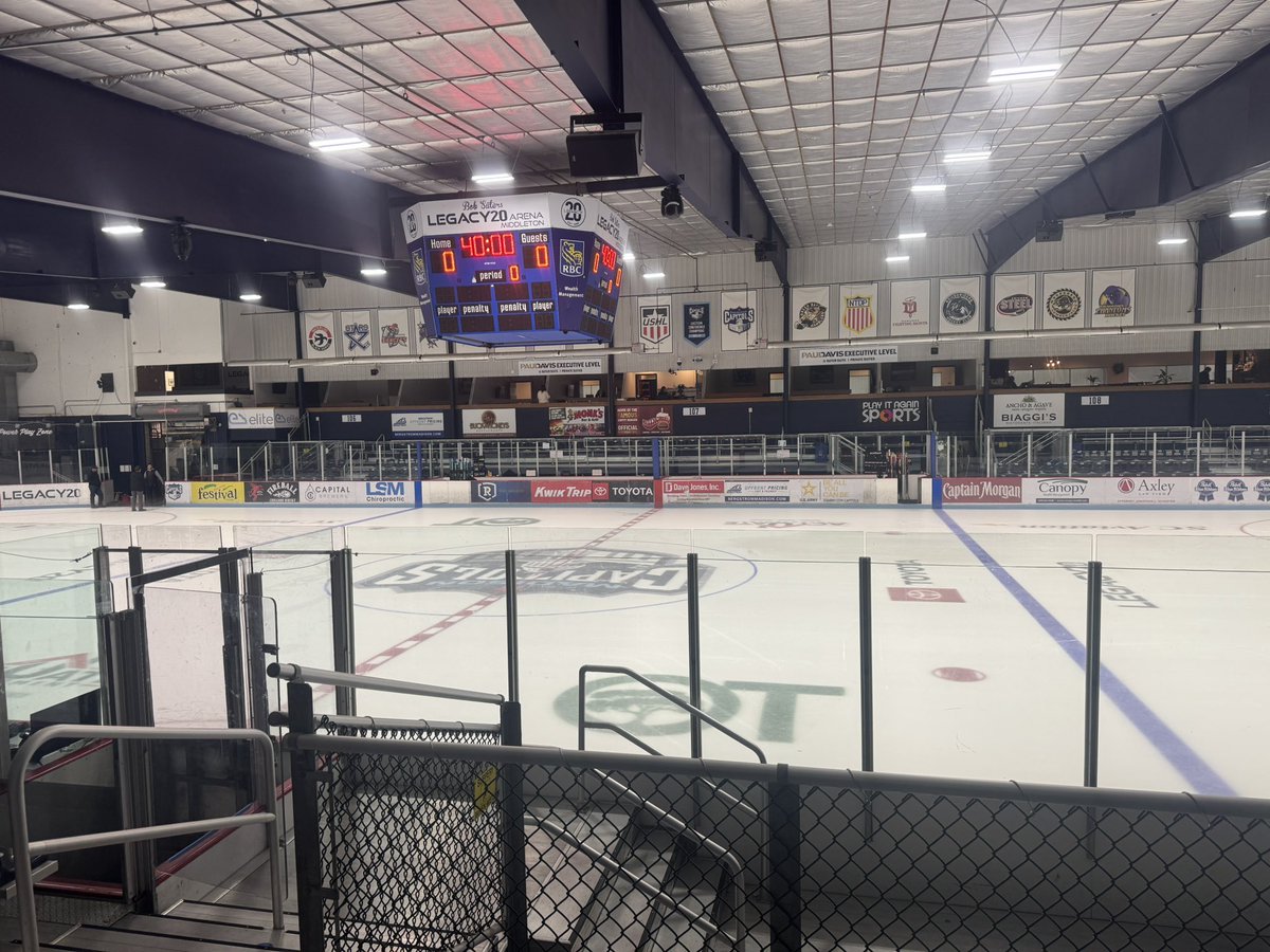 ECSF Game 4: Saints vs Caps

Dubuque looks to close out the series on the road and reach the Conference Final for the second-straight season.

On Eagle 102.3 and FloHockey at 5:45.

#UnfinishedBusiness #HalosHigh