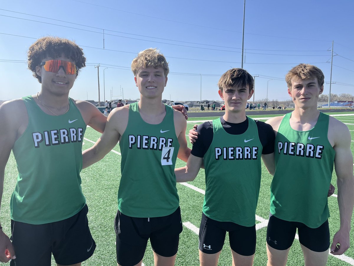 Both 4x200 relays are victorious at the SF Jefferson Quad! Good work girls- Lennix, Ally, Josephine and Brooke. And boys- Corde, Steven, George, and Karson!