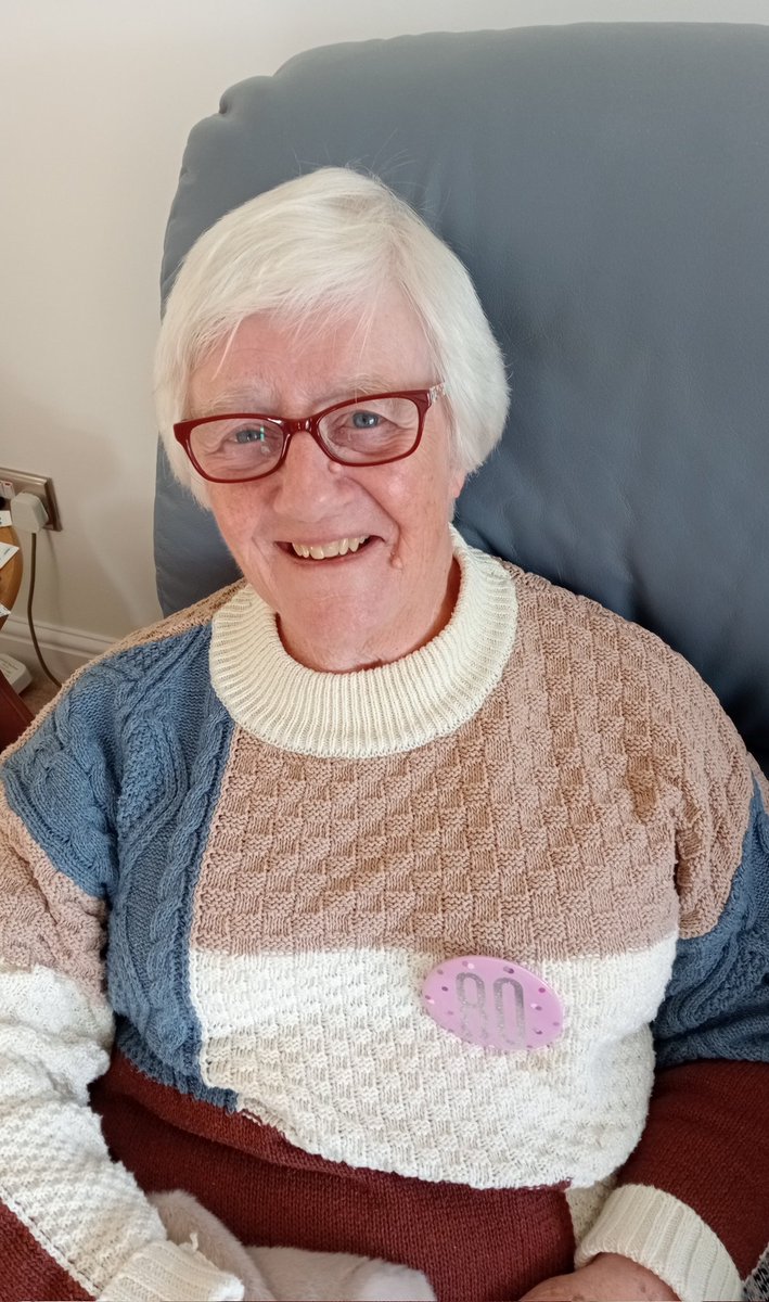 WillisCeri's tweet photo. Happy Birthday to my lovely Mum @LynnLynnsmith45 🥰. Hope your day has been as special as you ❤️🥂🍾 https://t.co/c94WmPGKC5