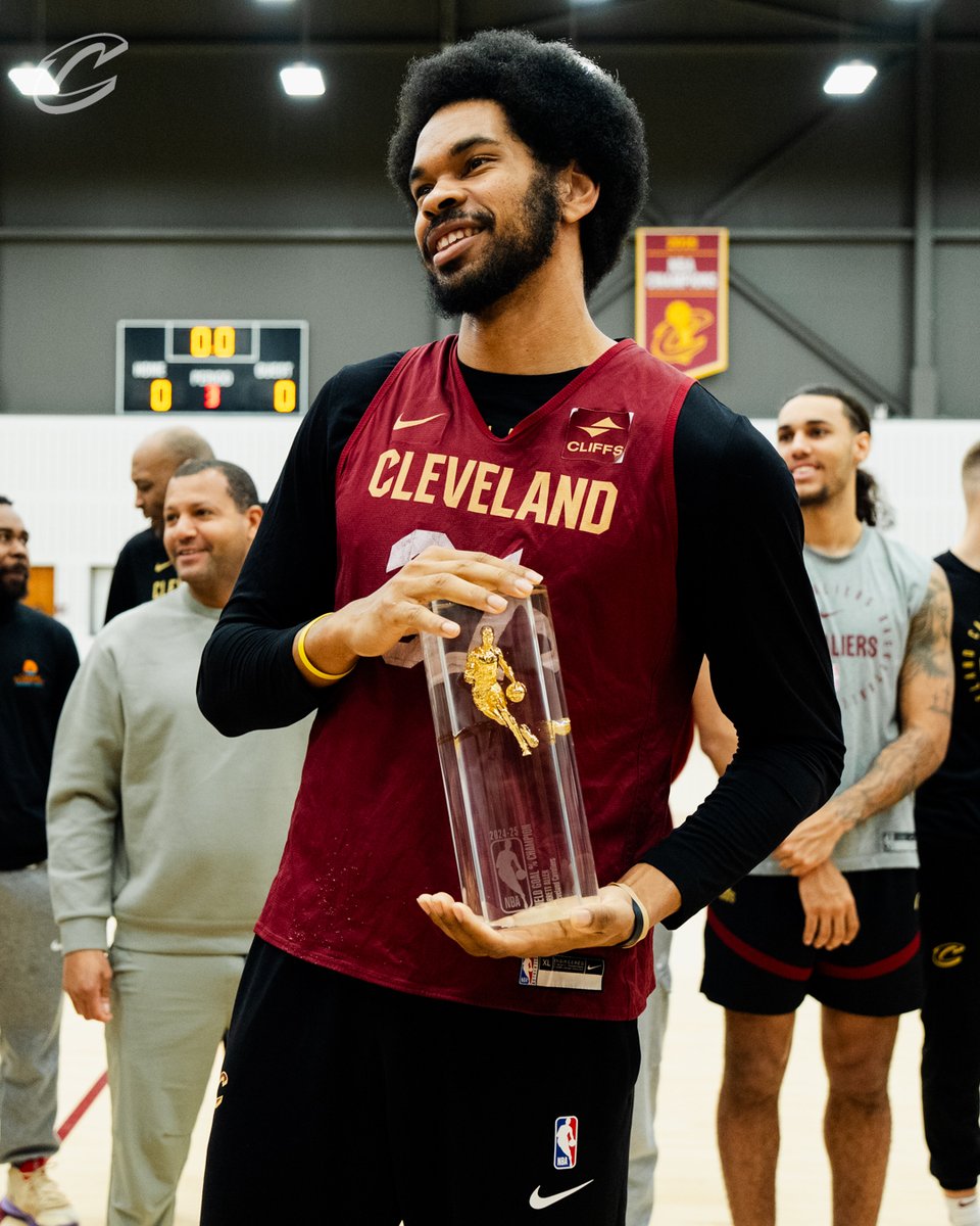 cavs's tweet image. Jarrett Allen received his award for having the highest FG% (.706) in the NBA in the 2024-25 regular season, in which he played ALL 82 GAMES, today at practice.
This is also the highest FG% held by any Cavs player in a single season in franchise history! #LetEmKnow