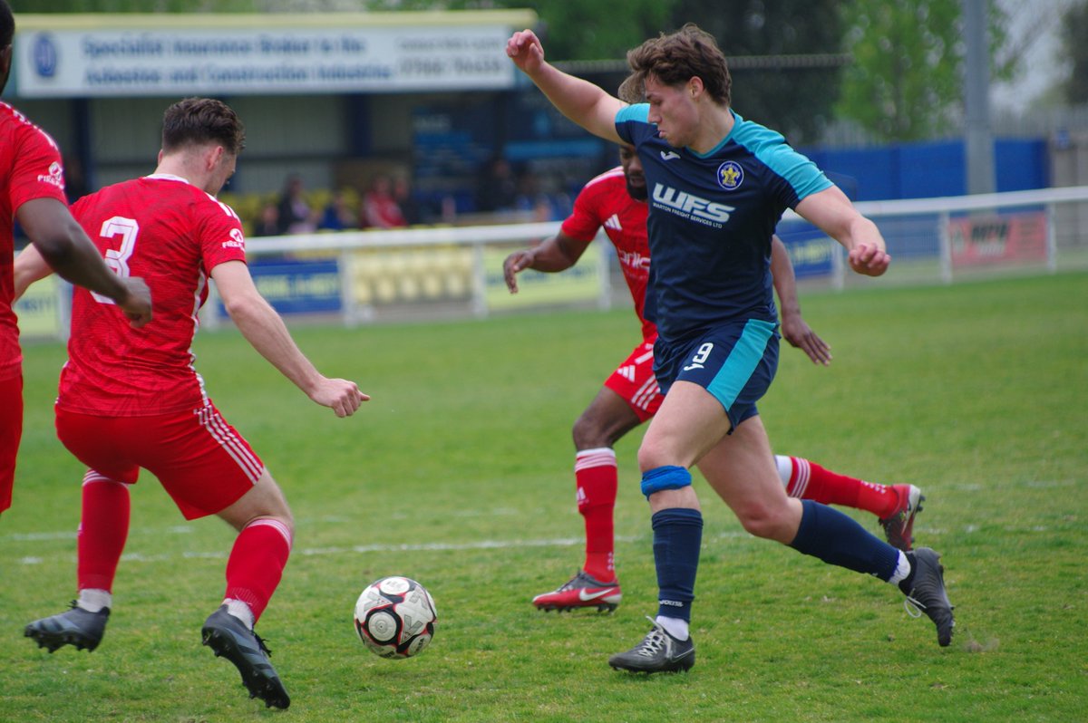 RayleighFootie's tweet image. A few photos📸 as Rayleigh Town lose 5-1 to AS London lets put that one to bed and move on, as we await the leagues decision on who has home advantage in the play offs, we go again🦁🦁👊
@RayleighTownFC1 @NonLeagueCrowd @NonLeagueUK_