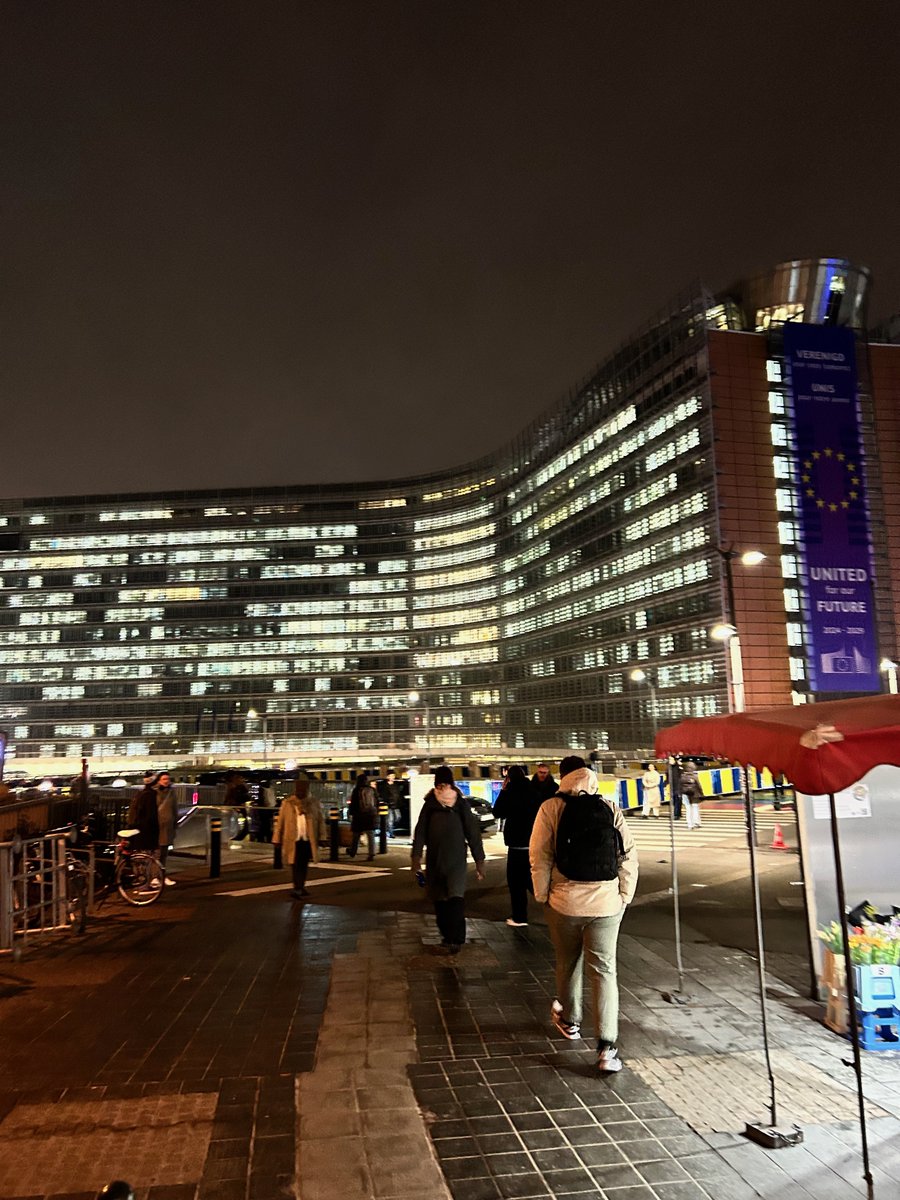 account307's tweet photo. Looking back at the first couple of weeks, I arrived with an intense headache and little sleep 😂. Thank goodness I was able to make it to the hotel on the first night. I hadn't done any prior research on the city, and I had no clue what to expect from Brussels @AU_EuropeCenter https://t.co/hIoth3UvyB
