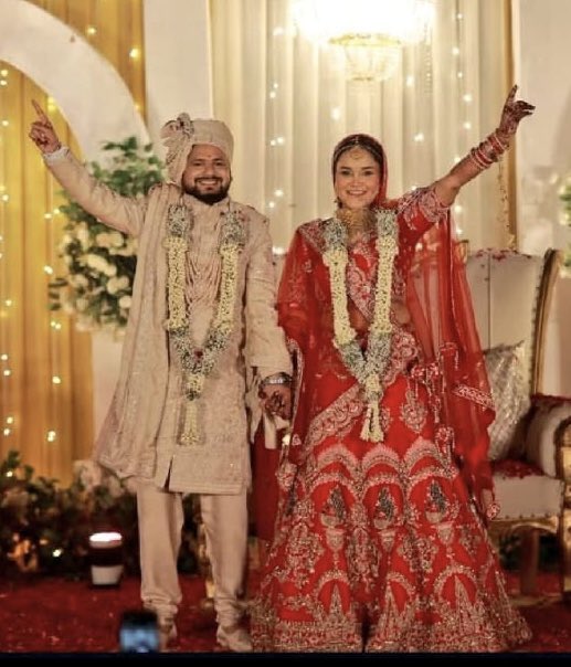 chitraaum's tweet image. कानपुर के रहने वाले शुभम द्विवेदी, डेढ़ महीने पहले शादी हुई थी. 11 लोगों के साथ घूमने गए थे. घुड़सवारी के दौरान आतंकियों ने गोली मारी. 
#TerroristAttack