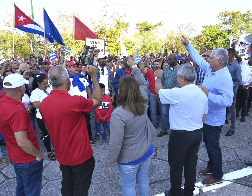 DiazCanelB's tweet photo. Para quienes, como Fidel, creemos que un mundo mejor es posible y que vale luchar por ello, las ideas de Lenin están más vigentes que nunca. Por eso tuvo gran simbolismo recordar hoy en el municipio habanero de Regla los 155 años del líder de la Revolución Socialista de Octubre. https://t.co/dUDCIR3cTx