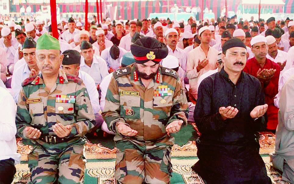 IndiGenBharat's tweet photo. Pakistan Army is fully focused with clarity while Indian Army has buried their heads in Secularism Virus 

No wonder Hindus are being hunted on both sides of border 

#Pahalgamterroristattack https://t.co/aAMdjWIlzG
