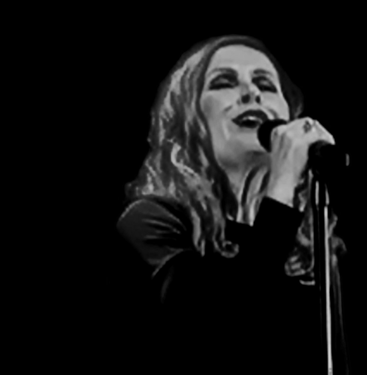 MichelleHarryy3's tweet photo. One of the many Photos I.took.of Alison at her concert in Bath forum... #Alisonmoyet https://t.co/fhKOyRpsZu
