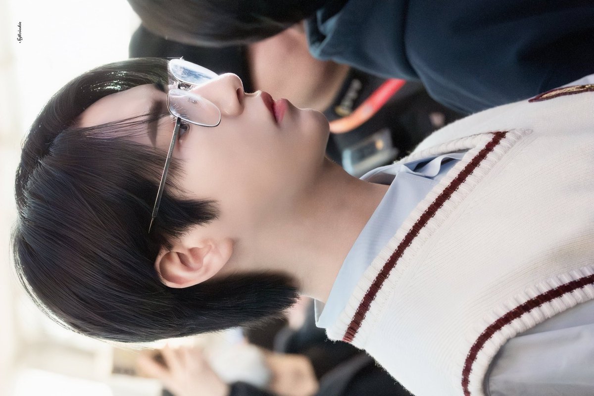 renjuns323's tweet photo. renjun’s side profile >>>> https://t.co/DWxopDCMVB