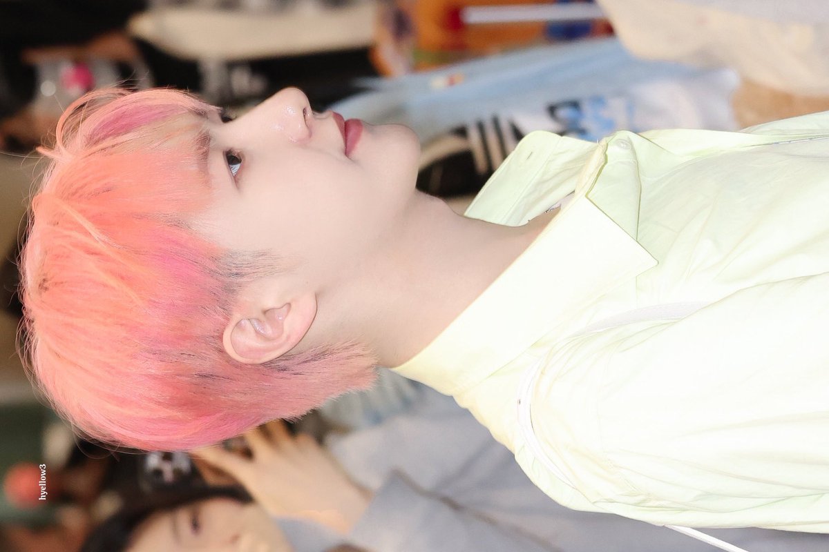 renjuns323's tweet photo. renjun’s side profile >>>> https://t.co/DWxopDCMVB