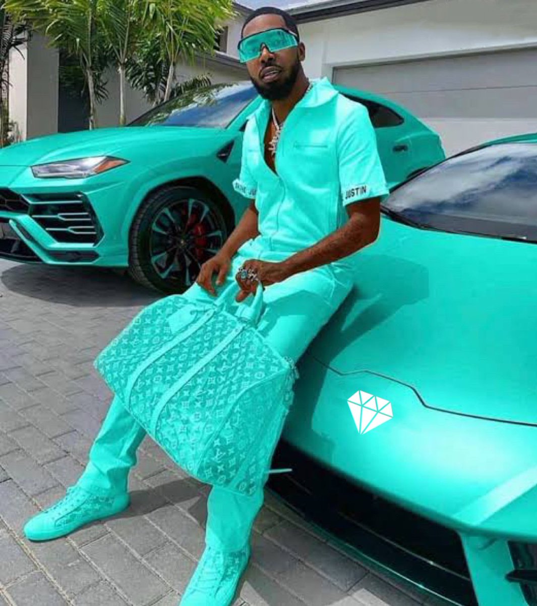 scientists discover never seen before colour in 2025 :
Shawols since 2008 :