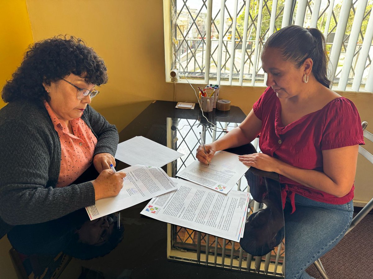 FunTerranueva's tweet photo. Esta alianza impulsa la formación de nuevos liderazgos comprometidos/as con la justicia de género y los derechos de las mujeres en el norte de #Ecuador.  

¡Juntos y juntas con fuerza por la igualdad y el cambio! 💚🌎
#CotacachiConDerechos
#XarxaDeConsumSolidari
#AgenciaCatalana https://t.co/zIsD0DEqgZ