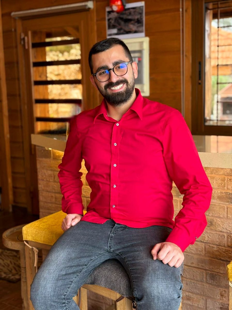 RoudzRahme's tweet photo. Like a poem said, by a man in red,
You hear the last few words of your life 😏😌
#twitter #tweet #x #ladygaga #mayhem #abracadabra #ladyinred #maninred #meninred #beard #red #grey #black https://t.co/ei6EFiQxwc