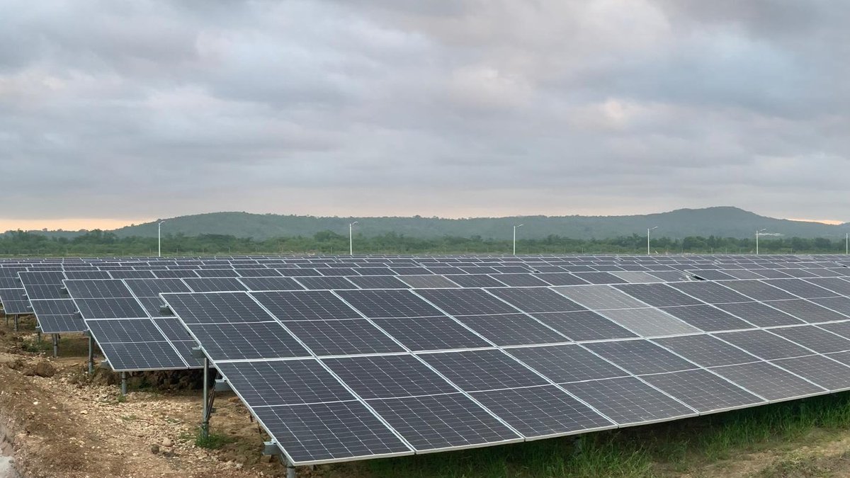 ☀️ Supervisamos los avances en el parque solar fotovoltáico de Las Guásimas, en #Contramaestre.

⚙️ La infraestructura se encuentra a más del 90% de completamiento y próxima a realizar prueba técnica de los inversores, requisito indispensable para la sincronización con el SEN.