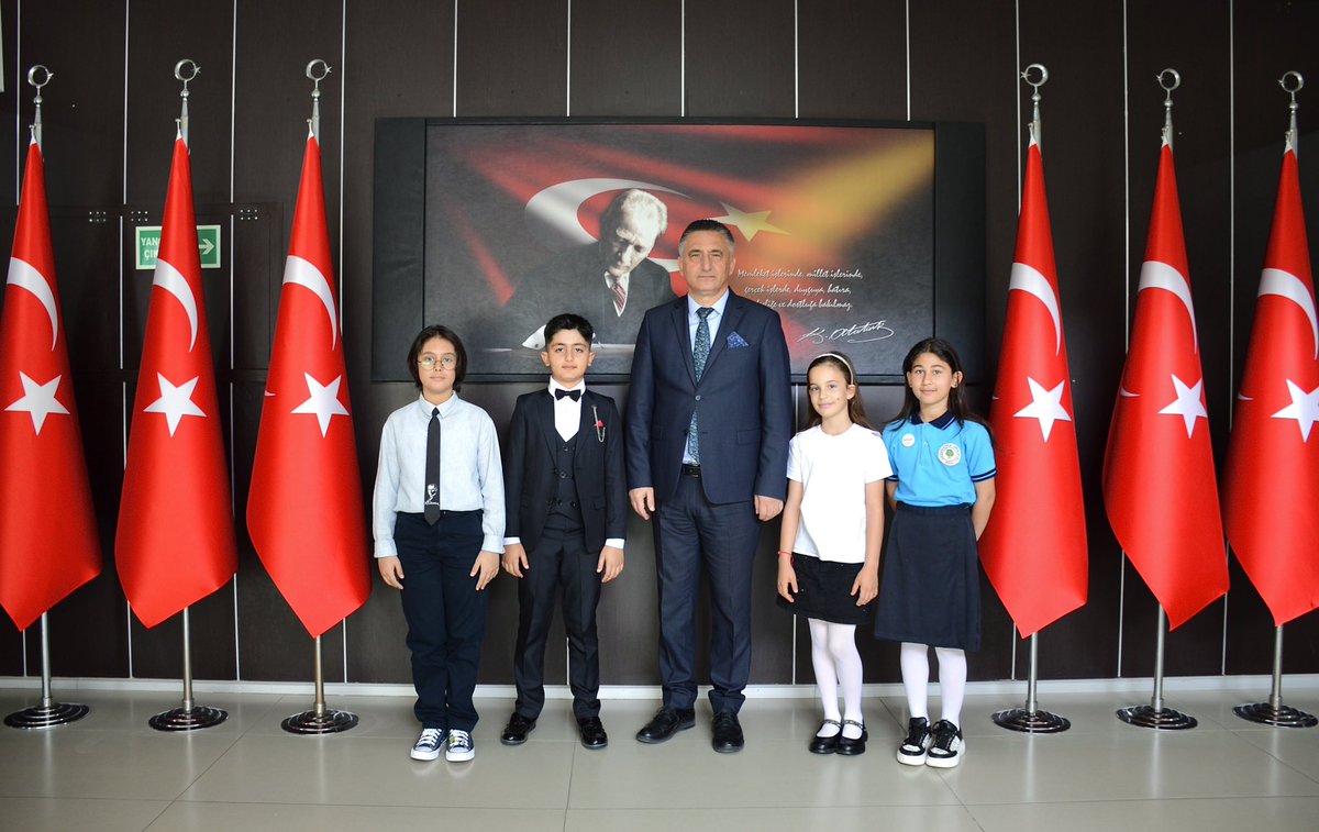 T.C. Narlıdere Kaymakamlığı (@narlidereky) on Twitter photo Kaymakamımız Sn. <a href="/suat_dervisoglu/">Suat Dervişoğlu</a>, 23 Nisan Ulusal Egemenlik ve Çocuk Bayramı öncesi İlçe Emniyet, İlçe Milli Eğitim ve Belediye’yi temsil eden öğrenci ve velilerimizle bir araya geldi.
<a href="/izmirvaliligi/">T.C. İzmir Valiliği</a> Kaymakamımız Sn. <a href="/suat_dervisoglu/">Suat Dervişoğlu</a>, 23 Nisan Ulusal Egemenlik ve Çocuk Bayramı öncesi İlçe Emniyet, İlçe Milli Eğitim ve Belediye’yi temsil eden öğrenci ve velilerimizle bir araya geldi.
<a href="/izmirvaliligi/">T.C. İzmir Valiliği</a>