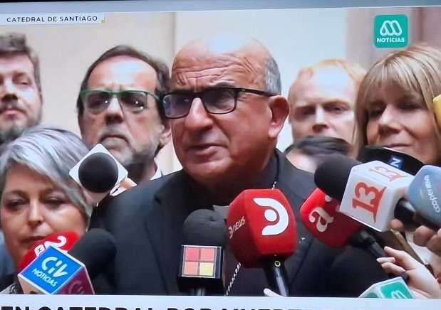 AndydeChile's tweet photo. @DRESTRUM__Pl #PolíticosPolilla 👇🏻
Causa y Efecto: La misa por el papa y el patético desfile de políticos tras Chomalí para buscar cámara https://t.co/jaKi748hFi