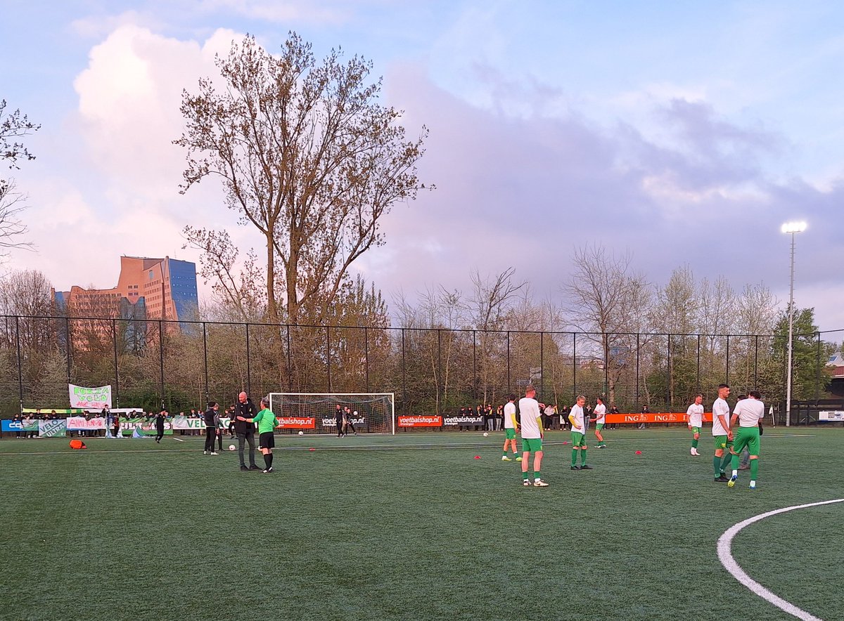 Velocitas 1897 (@velocitas1897) on Twitter photo Over enkele ogenblikken starten we met Velocitas 1897 - DZOH voor de 1/2 finale in het bekertoernooi.
<a href="/oogsport/">OOG Sport</a> <a href="/Sport050/">Sport050</a> <a href="/RTVNoordSport/">RTV Noord Sport</a> <a href="/DvhNSport/">DVHN Sport</a> <a href="/Derde_helft/">Dick Heuvelman</a> <a href="/DZOH/">DZOH</a> Over enkele ogenblikken starten we met Velocitas 1897 - DZOH voor de 1/2 finale in het bekertoernooi.
<a href="/oogsport/">OOG Sport</a> <a href="/Sport050/">Sport050</a> <a href="/RTVNoordSport/">RTV Noord Sport</a> <a href="/DvhNSport/">DVHN Sport</a> <a href="/Derde_helft/">Dick Heuvelman</a> <a href="/DZOH/">DZOH</a>