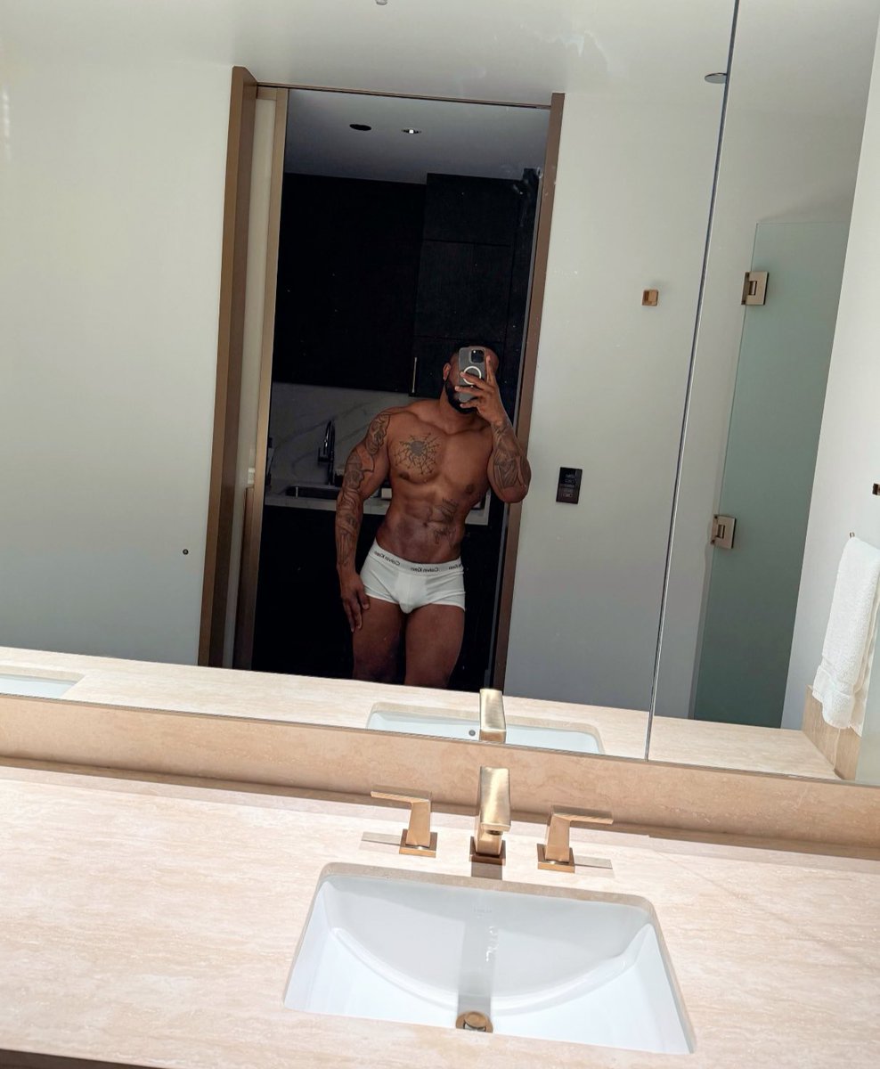 DJustdeno's tweet image. It was fun Chicago but it’s time to go🛫. E back when it gets just a👌🏾warmer