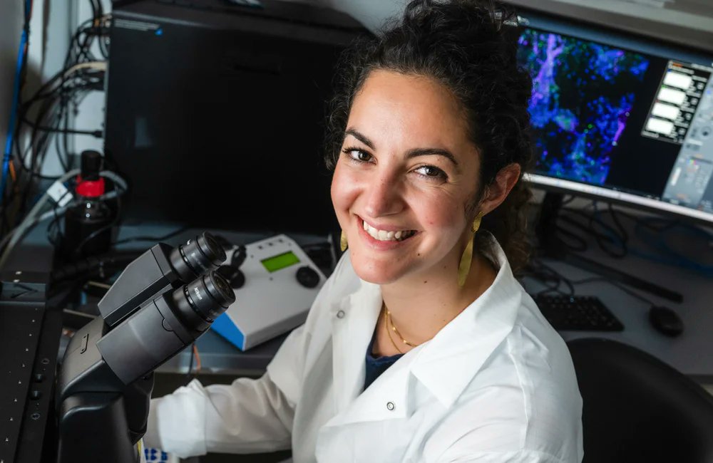Rice Neuroengineering Initiative (@riceneuro) on Twitter photo 👀A short feature on <a href="/RiceNeuro/">Rice Neuroengineering Initiative</a> and <a href="/CPRITTexas/">CPRIT</a> investigator Christina Tringides and her work applying hydrogel-based electrodes to improve outcomes during complex brain cancer surgeries is in the Spring issue of <a href="/RiceUniversity/">Rice University</a> Magazine 👀
magazine.rice.edu/spring-2025/be… 👀A short feature on <a href="/RiceNeuro/">Rice Neuroengineering Initiative</a> and <a href="/CPRITTexas/">CPRIT</a> investigator Christina Tringides and her work applying hydrogel-based electrodes to improve outcomes during complex brain cancer surgeries is in the Spring issue of <a href="/RiceUniversity/">Rice University</a> Magazine 👀
magazine.rice.edu/spring-2025/be…