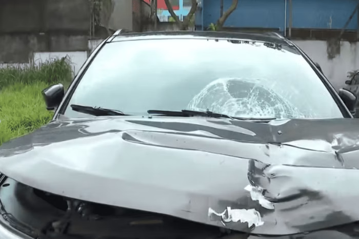 Metropoles's tweet photo. ➡️ Motorista mata homem atropelado e abandona carro com garrafa de uísque

O motorista abandonou o carro após atropelamento. No veículo, foram encontradas latas de energético e uma garrafa de uísque

Leia: https://t.co/hPgjsgd0W6 https://t.co/qhzoaMpBOA