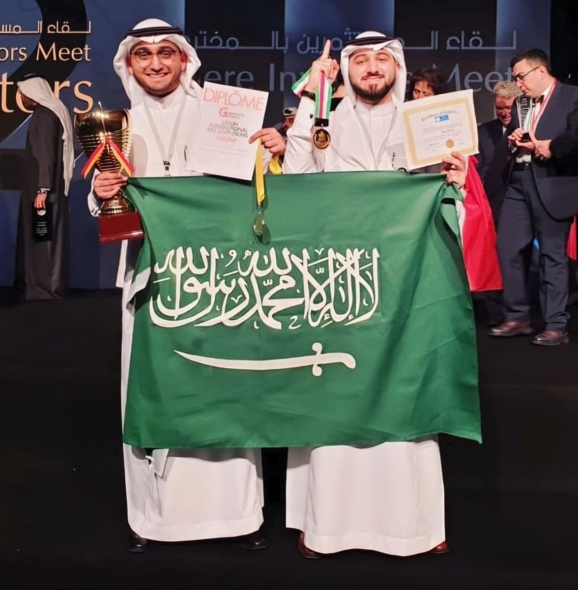 بكرا إن شاء الله على موعد مع رحلة ممتعة في عالم الابتكار والإلهام
لا تفوتون اللقاء، في أشياء حلوة تستناكم
جاهزين؟

رابط التسجيل:forms.gle/eAkHqDRo6YxEuZ…