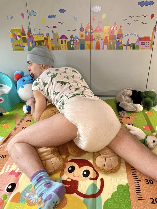 Watch Leo 🐱's leaked NSFW photo on TwXstars