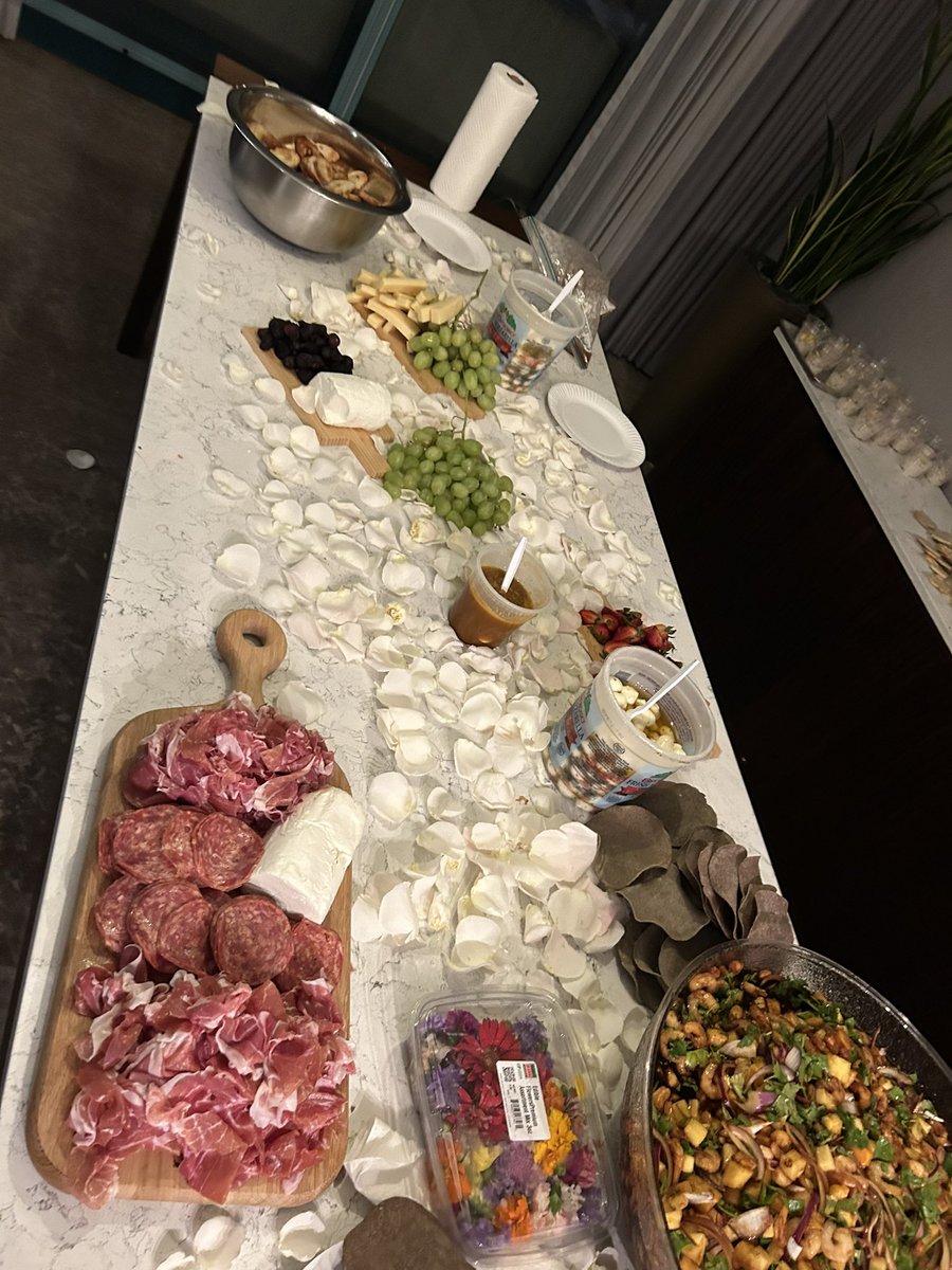 TheBronyChef's tweet photo. Had a huge blast in @BABSCon on their final year. It was great to see my friends back. But it was even better to get the chance to cater the staff party at the end! I am going to miss this con! This was my favourite con. Long live #babscon https://t.co/9LsQN5Dj5t