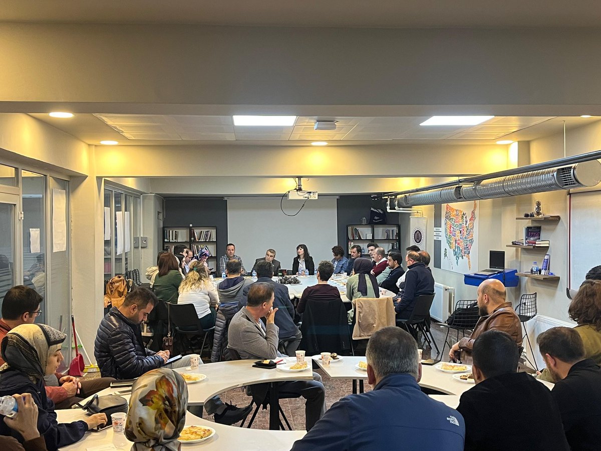 AtauniKariyer's tweet photo. ✨ KUDAKAF’25 hazırlıkları kapsamında Üniversitemiz Rektör Yardımcısı Prof. Dr. Yüksel GÖKTAŞ ve Kariyer Merkezi temsilcilerimizle toplantı yapıldı. Fuar sürecine dair planlamalar ve iş birlikleri üzerine görüş alışverişinde bulunuldu.

#kudakaf #kudakaf25 #yetenekheryerde https://t.co/rsW2SFbEny