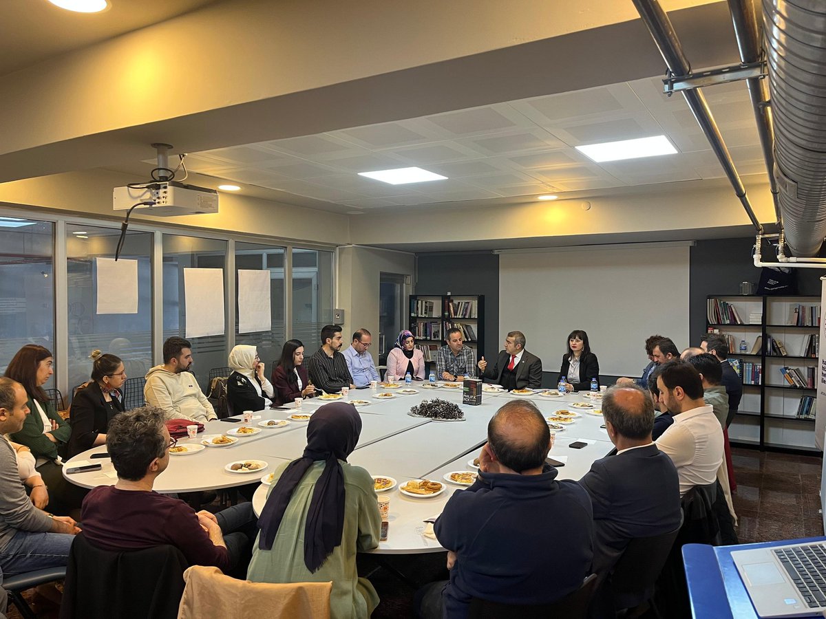 ✨ KUDAKAF’25 hazırlıkları kapsamında Üniversitemiz Rektör Yardımcısı Prof. Dr. Yüksel GÖKTAŞ ve Kariyer Merkezi temsilcilerimizle toplantı yapıldı. Fuar sürecine dair planlamalar ve iş birlikleri üzerine görüş alışverişinde bulunuldu.

#kudakaf #kudakaf25 #yetenekheryerde