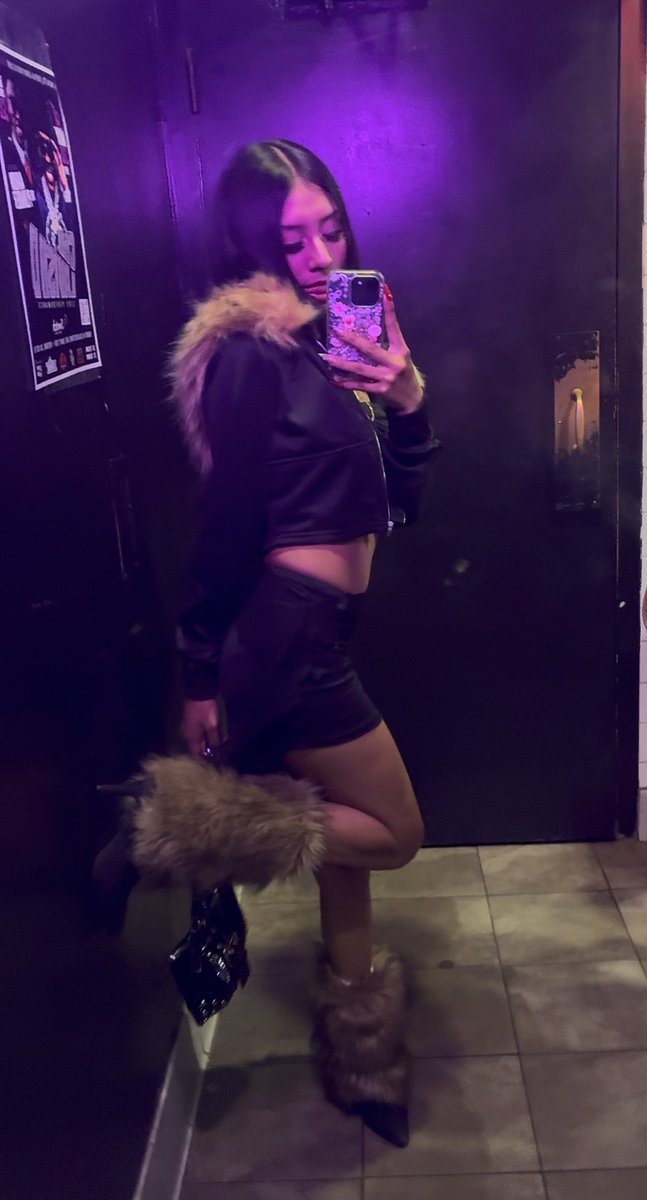 argknvg's tweet photo. Ik I’m pretty so stop staring at me loser💋 https://t.co/HPZ9C3VGPD