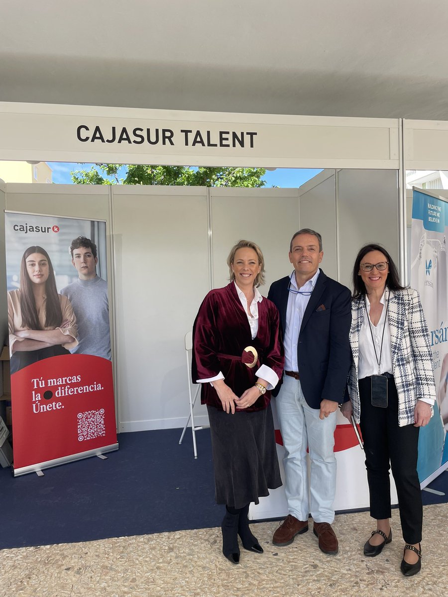 Un placer visitar el stand de <a href="/cajasur/">cajasur</a> pilotado por <a href="/TriniObregon/">TriniObregon</a> en la #feria de #empleo y #emprendimiento de la <a href="/pablodeolavide/">Pablo de Olavide</a> a los que proveemos de #talentoUPO🚀 desde nuestro <a href="/FiBankMasterUPO/">Máster Finanzas UPO</a> y #gradoFYCO. Gracias por vuestro compromiso para con la #universidad pública 👏🏼👏🏼