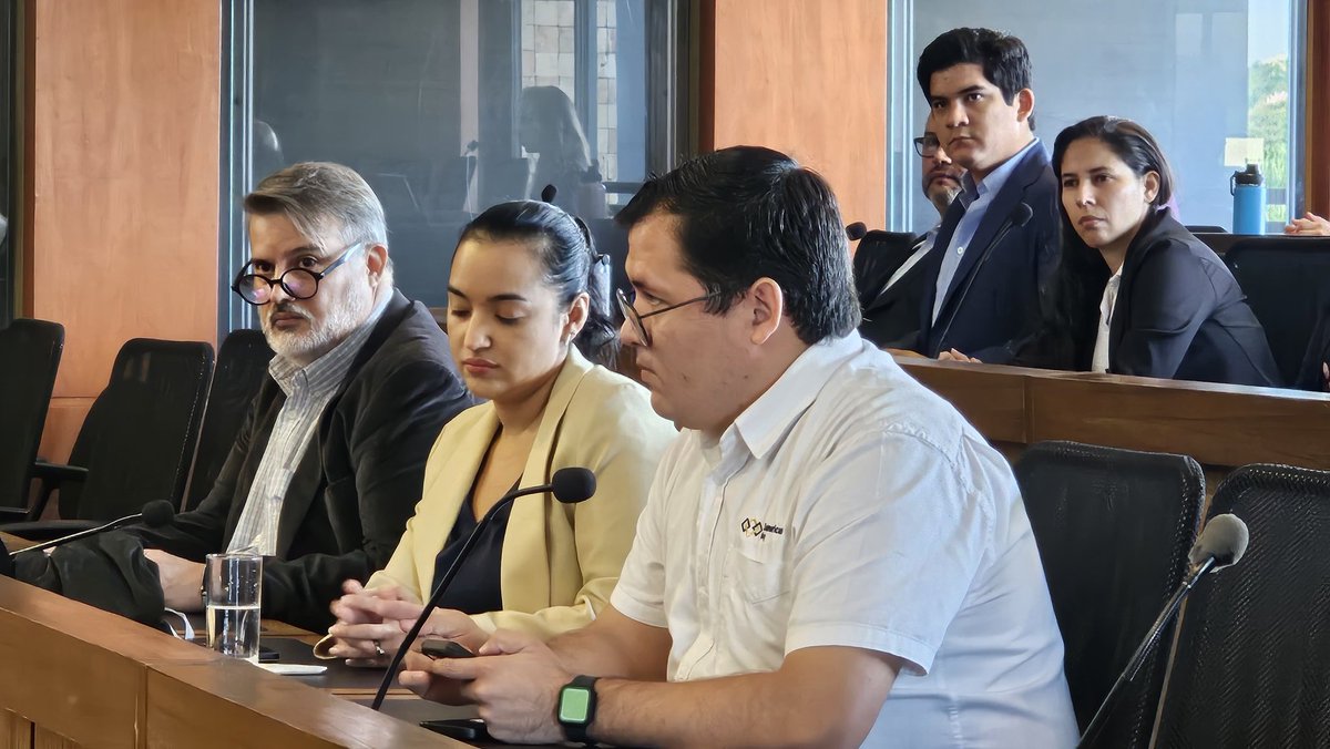 ♻️Residuos que se transforman en oportunidades

📌Se presentaron los 8 emprendimientos preseleccionados del programa #EmprendeVerde, una iniciativa que apuesta por transformar residuos y sustancias químicas en negocios con impacto ambiental, social y económico.