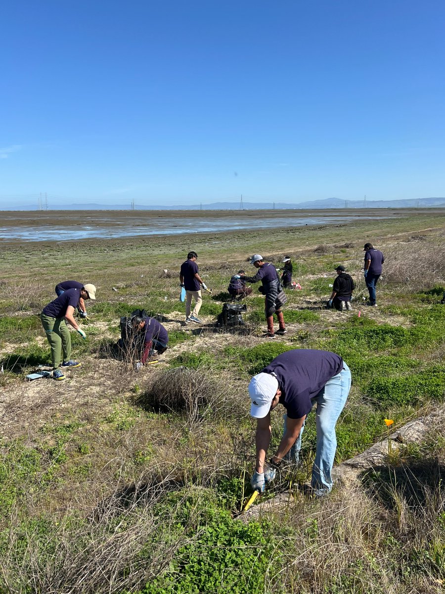 Docusign's tweet image. At Docusign, sustainability is a core value. 🌎
Each April, employees worldwide participate in learning and volunteer events to honor Earth Month—this year, employees are participating in over 45 events around the world.
Learn more in our latest Impact Report…