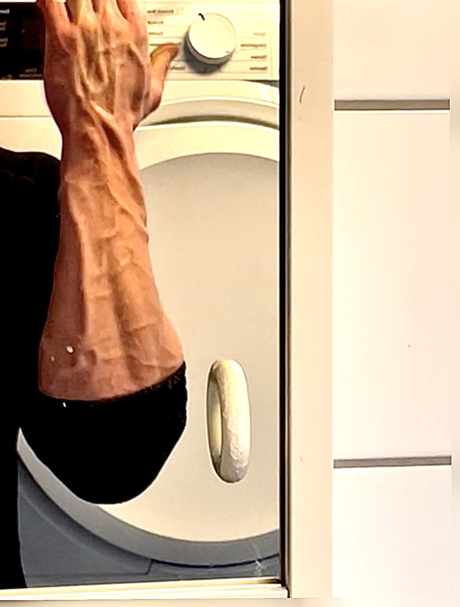 THE ULTIMATE DHT MAXXING CHEAT SHEET📝

More DHT = thicker beard, faster muscle growth, higher sex drive, deeper voice, sharper jawline, stronger bones, better sleep, boosted creativity, laser focus, emotional control, EVERYTHING 

Top 0.1% Ultimate DHT Boosting Stack:
- increase