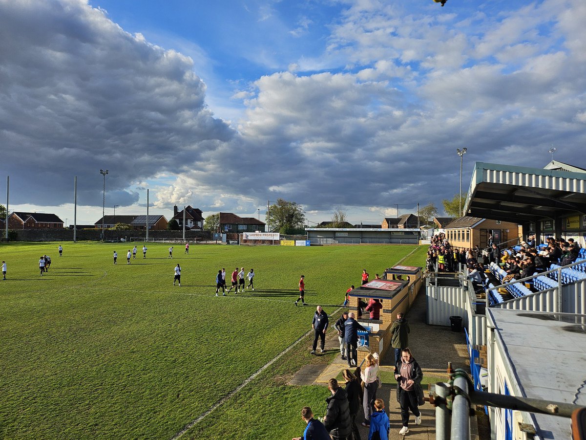 Fantastic to be hosting Tapton and Meadowhead schools this evening for the final of the Clegg Shield. 

#HallamFC
