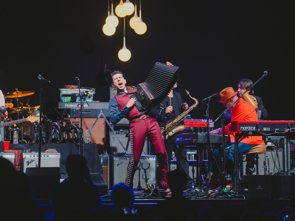 The Mavericks (@mavericksmusic) on Twitter photo Poughkeepsie, NY 🌇 <a href="/MidHudsonCC/">Mid-Hud Civic Center Inc.</a> 4.11.25
📸 <a href="/habanamenex/">Alejandro Menendez Vega</a> #TheMavericks #DwightYoakam #thecosmicroundupandrodeotour Poughkeepsie, NY 🌇 <a href="/MidHudsonCC/">Mid-Hud Civic Center Inc.</a> 4.11.25
📸 <a href="/habanamenex/">Alejandro Menendez Vega</a> #TheMavericks #DwightYoakam #thecosmicroundupandrodeotour