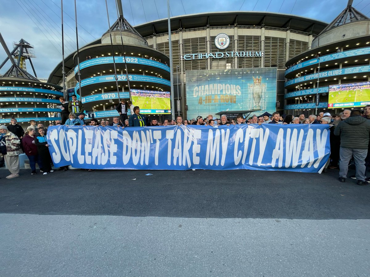 TyMarshall_MEN's tweet image. City fans protesting against ticket issues outside the Etihad once again. Cheapest matchday ticket for adults is £71 tonight #mcfc
