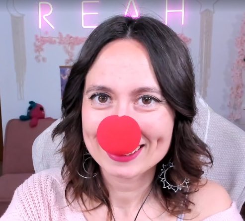 Una vez más Reah siendo una clown por no acordarse de lo suelta que tenemos las carteras en este fandom !! 🤡

#verkamiadoma #adoma