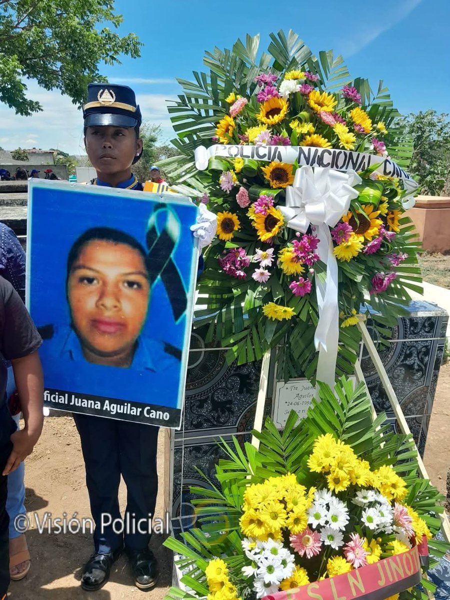 Visión Policial Nicaragua (@vppolicial) on Twitter photo #Nicaragua
🕊 Heroína de la Paz y la Seguridad
<a href="/vppolicial/">Visión Policial Nicaragua</a> junto a familiares y autoridades municipales rindieron tributo a la Comisionada General Juana Francisca Aguilar Cano en el 7mo Aniversario de su asesinato. 💐
#JuntoALaComunidad #Nicaragua
🕊 Heroína de la Paz y la Seguridad
<a href="/vppolicial/">Visión Policial Nicaragua</a> junto a familiares y autoridades municipales rindieron tributo a la Comisionada General Juana Francisca Aguilar Cano en el 7mo Aniversario de su asesinato. 💐
#JuntoALaComunidad