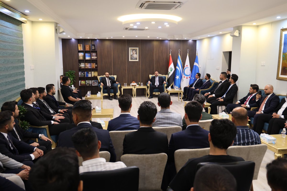 Türkmeneli’nin muhtelif bölgelerinden, farklı alanlarda uzmanlaşmış genç kardeşlerimizle birlikte Irak Türkmen Cephesi’ni ziyaret ederek, yeni başkanımız Sayın Mehmet Seman Ağaoğlu’nu tebrik ettik.

Zaman zaman bu çizgiden uzaklaştırılmak istendik, ama biz ne cephemizden ne de